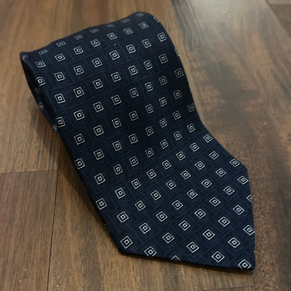 Vintage Peebles Clothing Co 100% Silk Navy Blue Square Design Tie